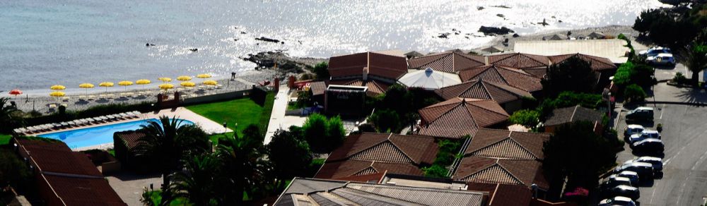 Veduta-hotel-e-spiaggia