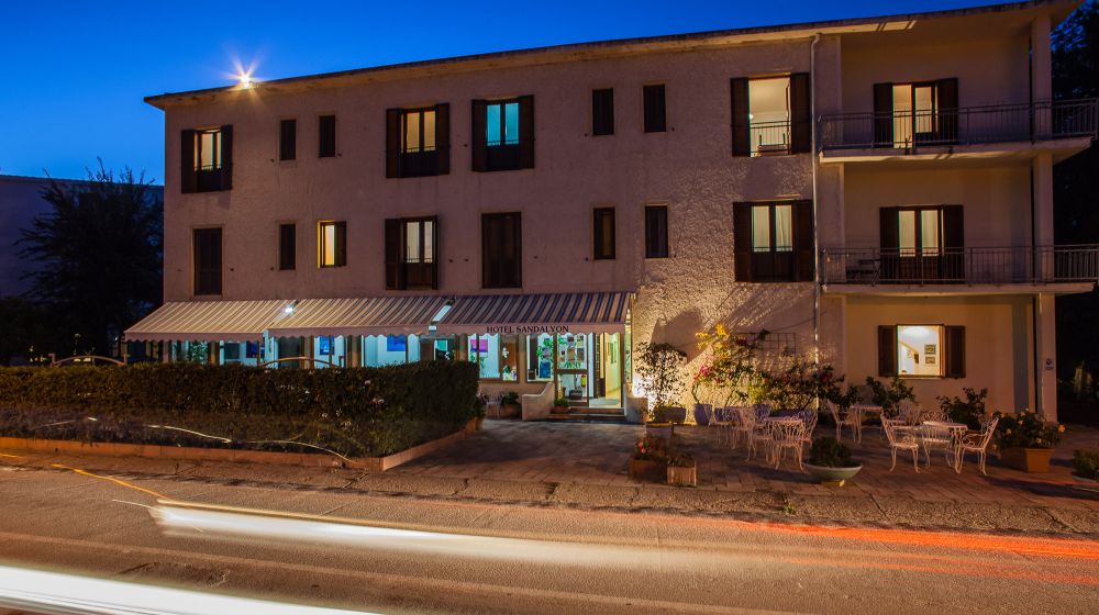 Veduta-notturna-hotel